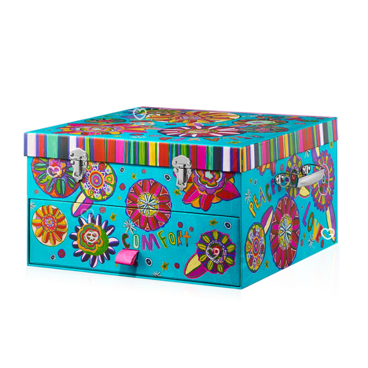 Calendrier de l’Avent Lush 2025, coffret beauté festif aux couleurs vives contenant 25 soins véganes exclusifs pour détente et bien-être design by Shruti Gadhvi